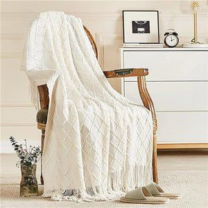 Knitted Throw Blankets for Couch and Bed, Soft Cozy Knit Blanket with Tassel